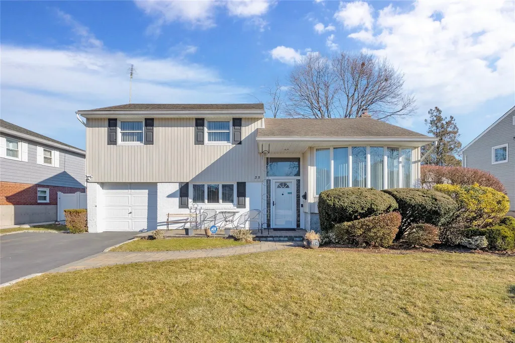 35 Loretta Drive Syosset NY 11791