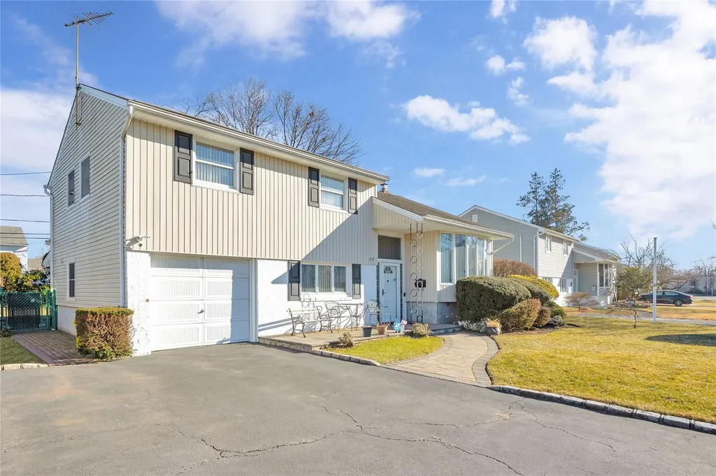 35 Loretta Drive Syosset NY 11791