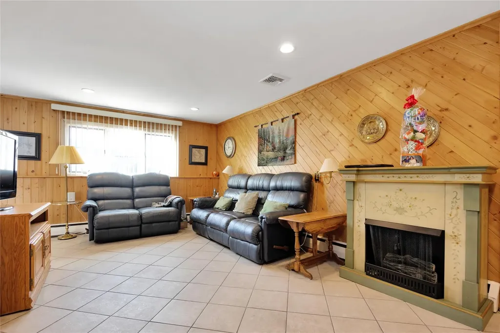 35 Loretta Drive Syosset NY 11791