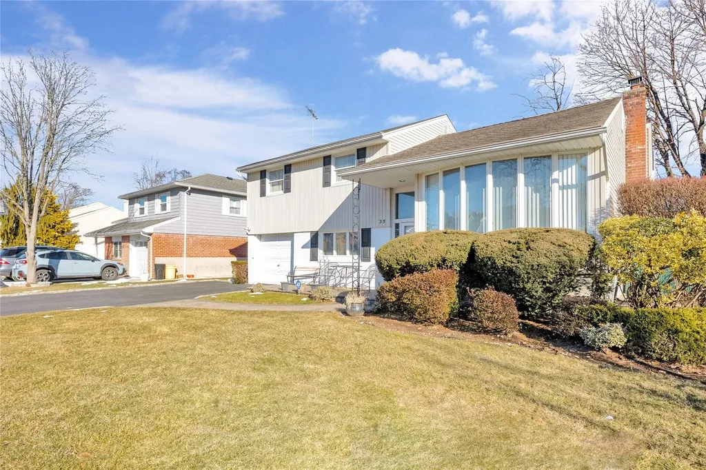 35 Loretta Drive Syosset NY 11791