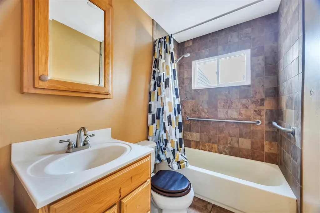 340 Jervis Avenue Copiague NY 11726