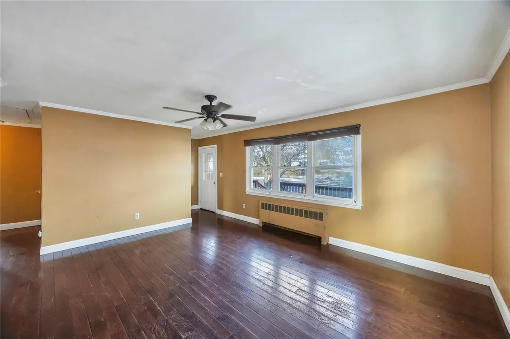340 Jervis Avenue Copiague NY 11726