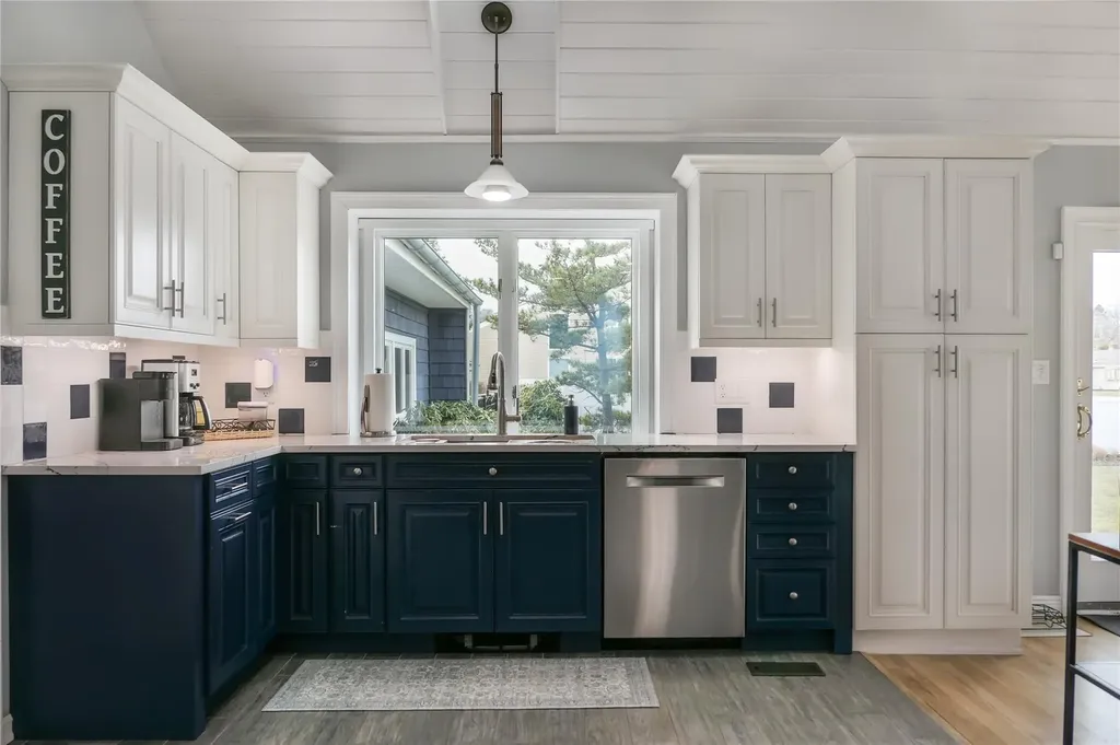 7 Buscher Court Brookhaven NY 11719
