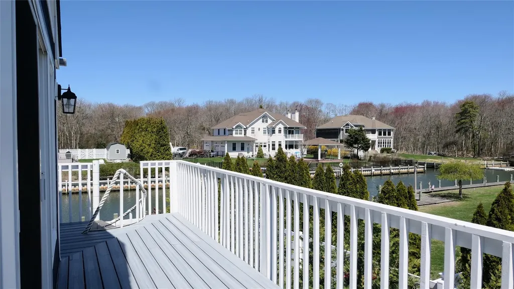 7 Buscher Court Brookhaven NY 11719