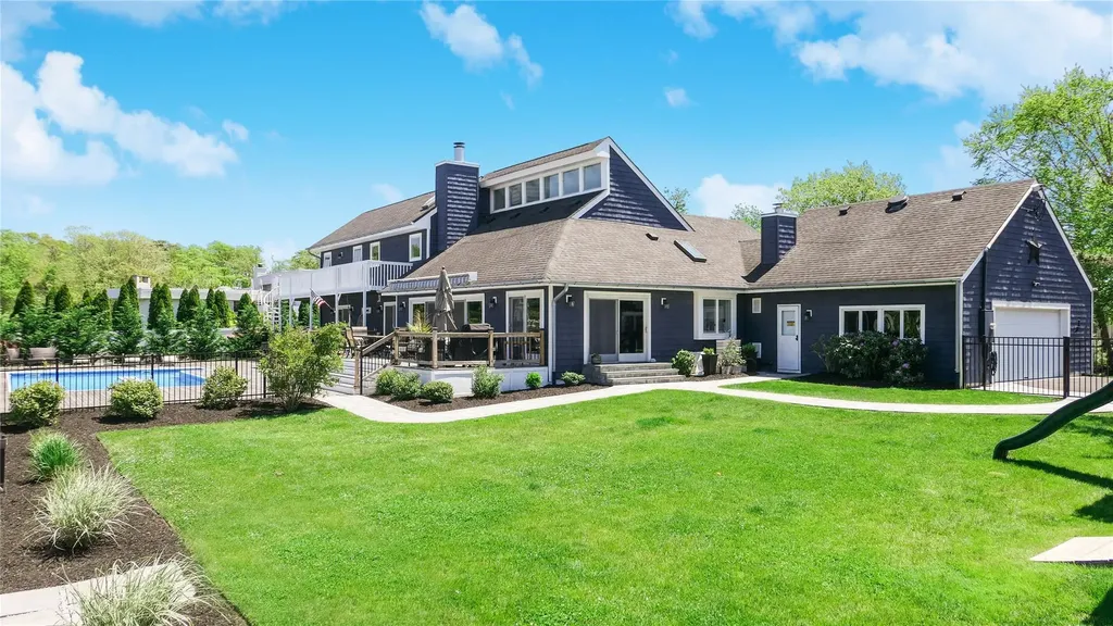 7 Buscher Court Brookhaven NY 11719