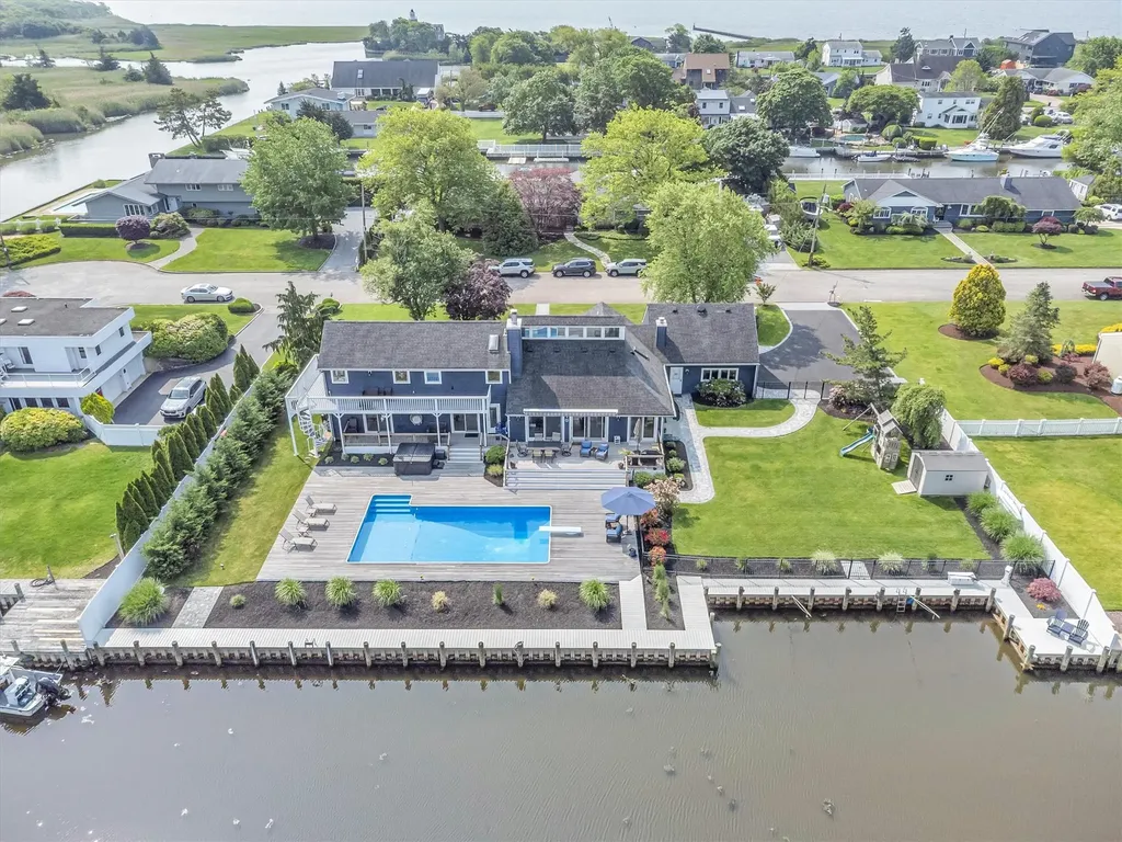 7 Buscher Court Brookhaven NY 11719