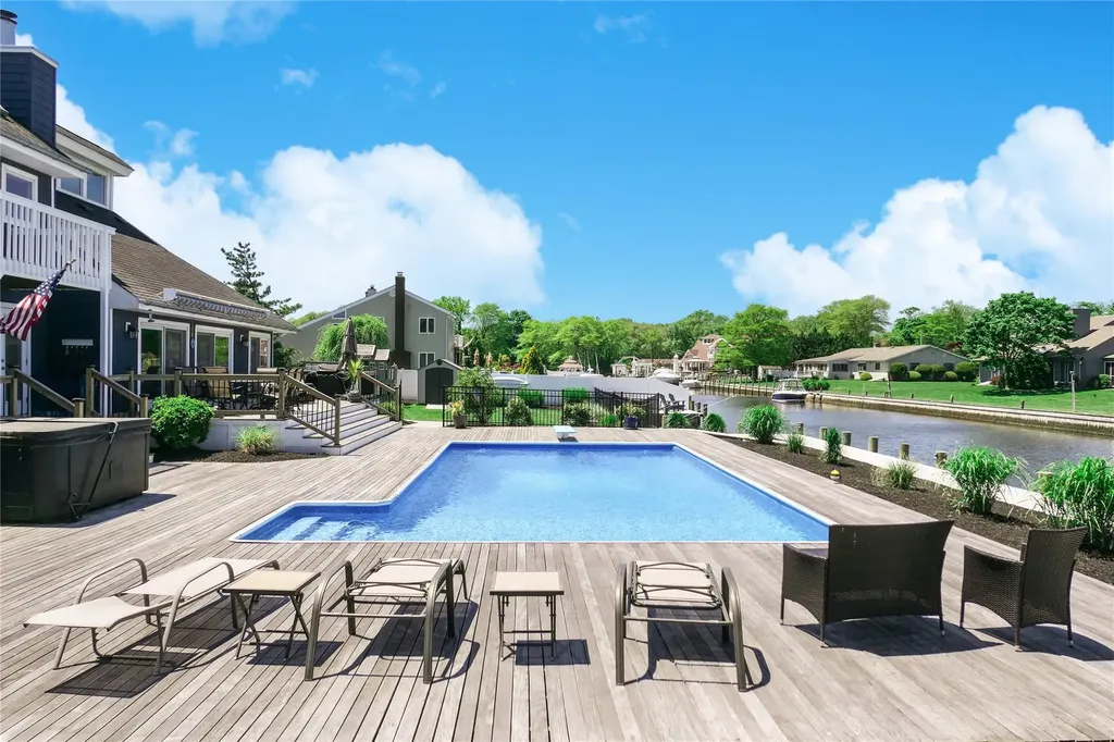 7 Buscher Court Brookhaven NY 11719