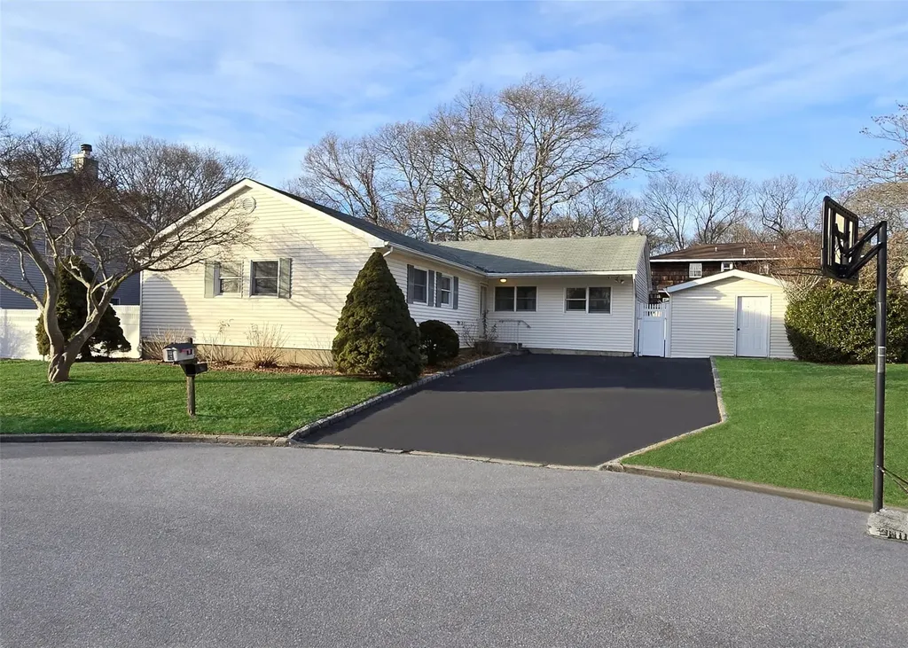 443 Lillian Boulevard Holbrook NY 11741