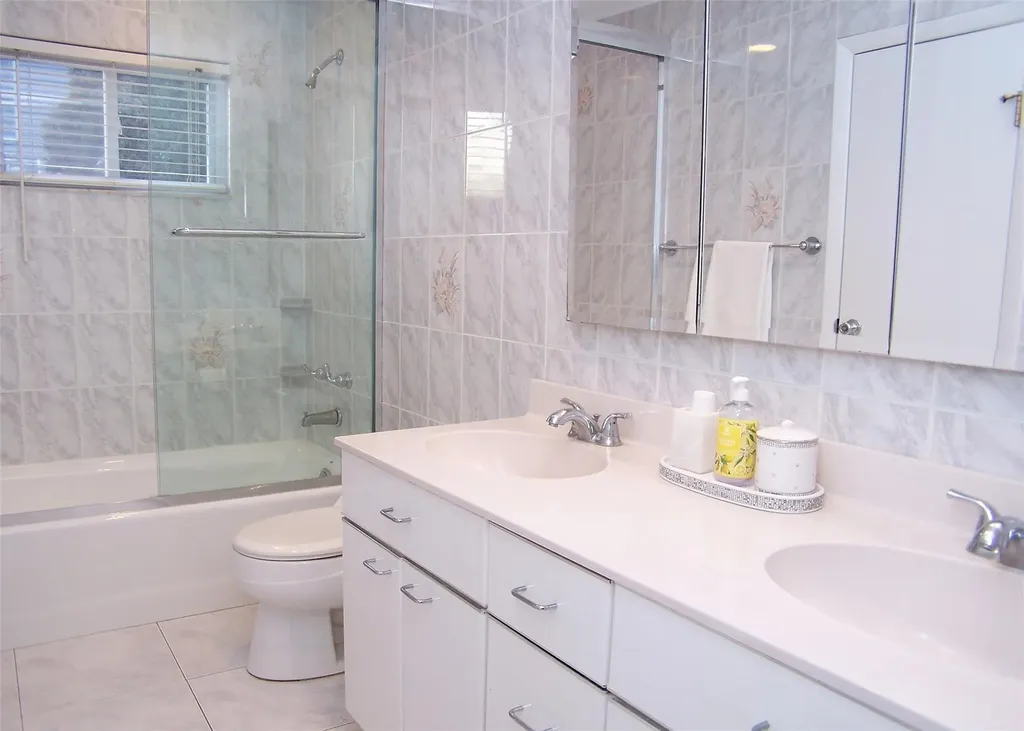 443 Lillian Boulevard Holbrook NY 11741