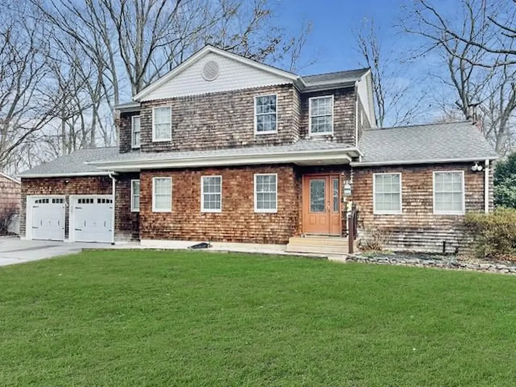 123 Wauwepex Trail Brookhaven NY 11961