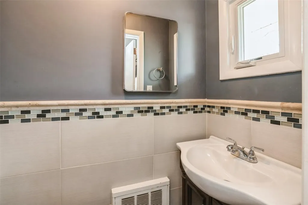 3 Larry Drive Commack NY 11725