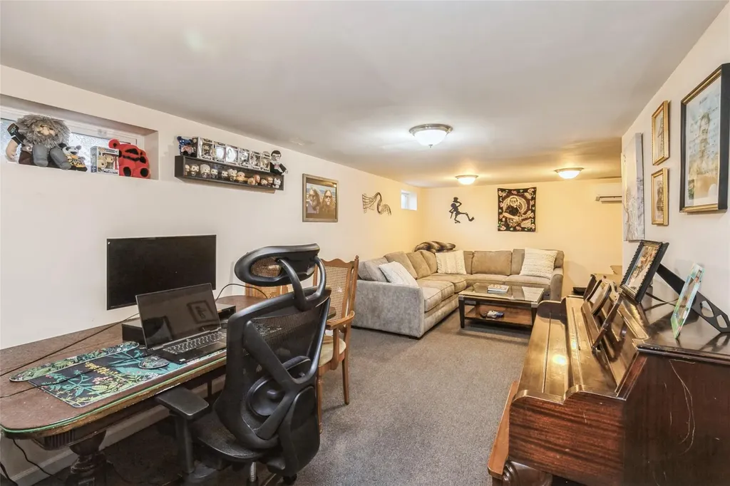 3 Larry Drive Commack NY 11725