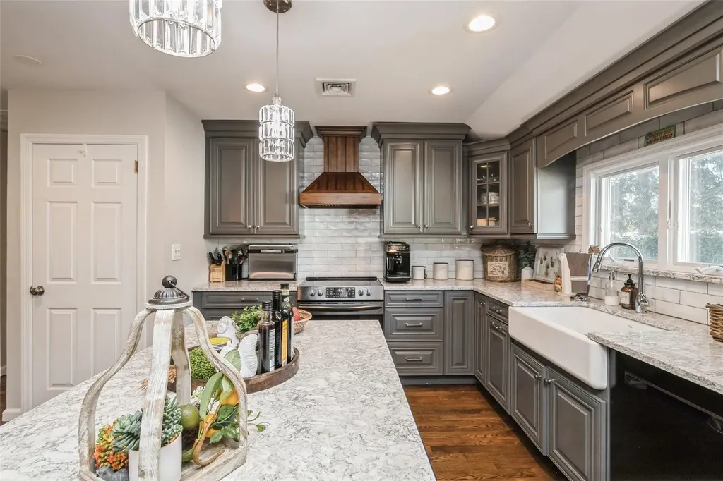 3 Larry Drive Commack NY 11725