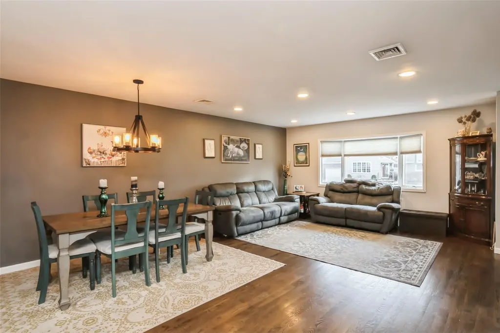 3 Larry Drive Commack NY 11725