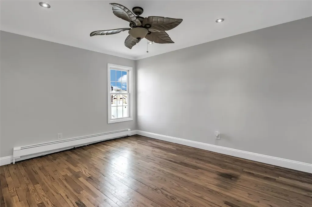 23 Durhamoc Lane North Babylon NY 11703