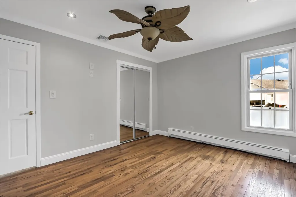 23 Durhamoc Lane North Babylon NY 11703