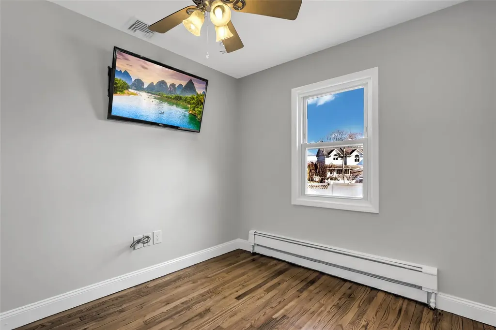 23 Durhamoc Lane North Babylon NY 11703