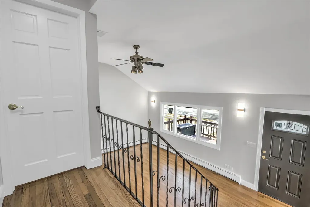 23 Durhamoc Lane North Babylon NY 11703