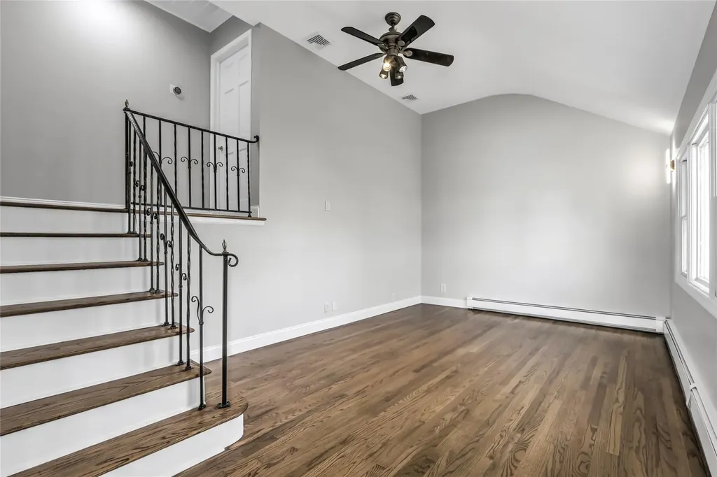 23 Durhamoc Lane North Babylon NY 11703