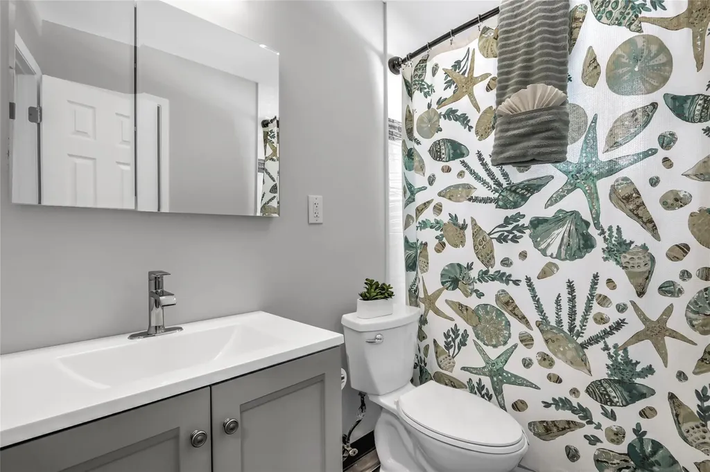 23 Durhamoc Lane North Babylon NY 11703