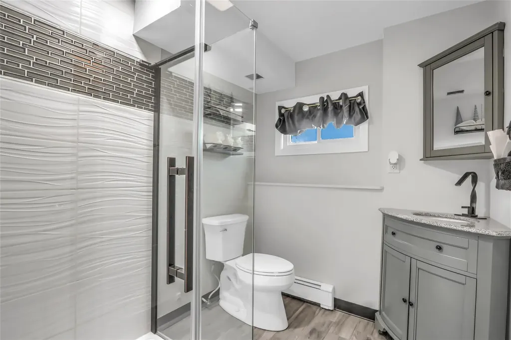23 Durhamoc Lane North Babylon NY 11703