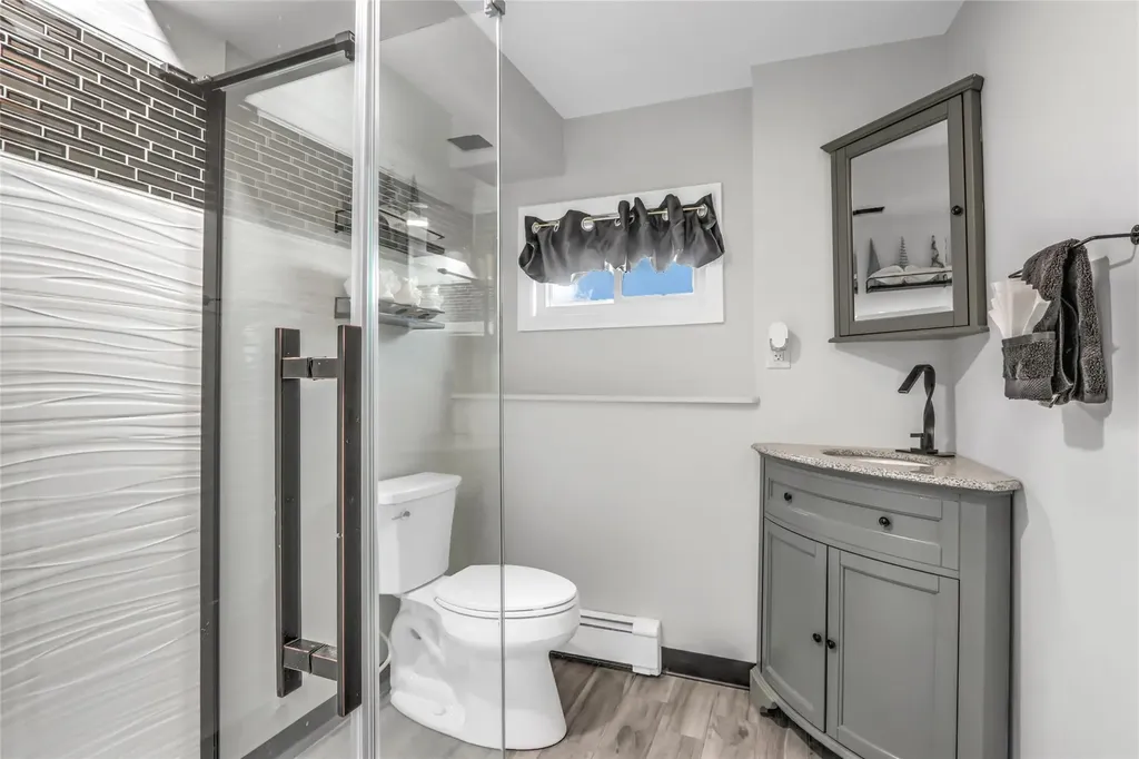 23 Durhamoc Lane North Babylon NY 11703