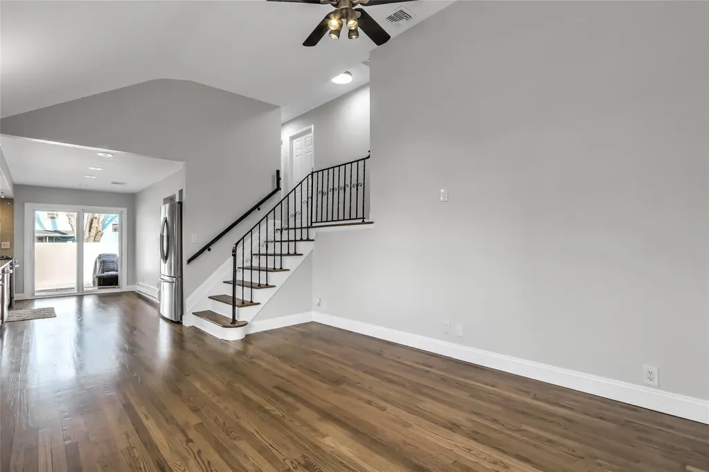 23 Durhamoc Lane North Babylon NY 11703