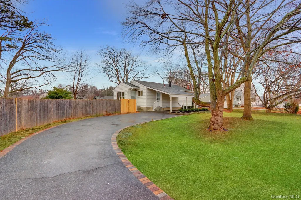 21 Chimney Lane Bay Shore NY 11706