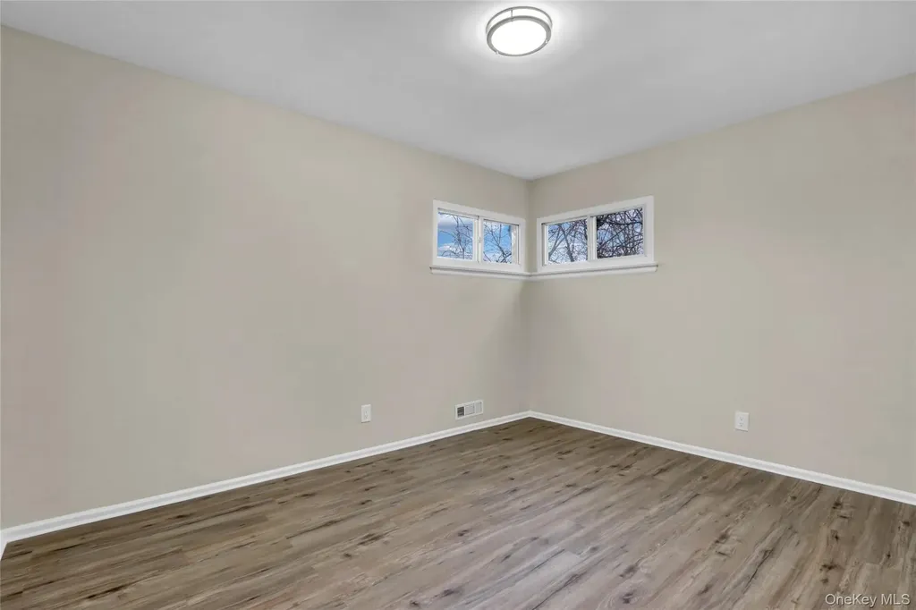 21 Chimney Lane Bay Shore NY 11706