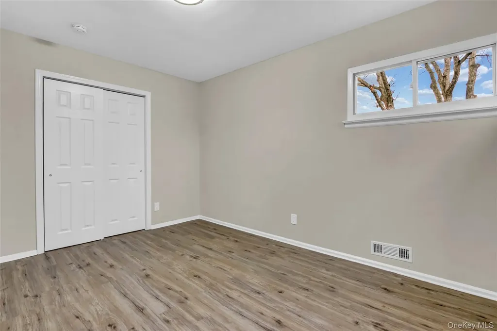 21 Chimney Lane Bay Shore NY 11706