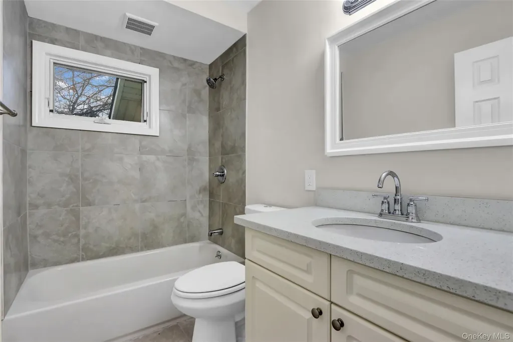 21 Chimney Lane Bay Shore NY 11706