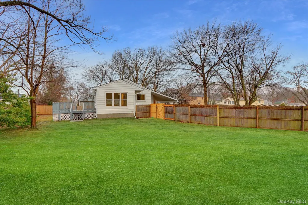 21 Chimney Lane Bay Shore NY 11706