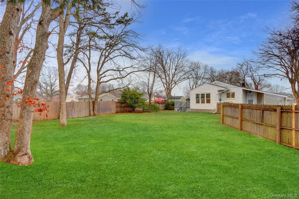 21 Chimney Lane Bay Shore NY 11706
