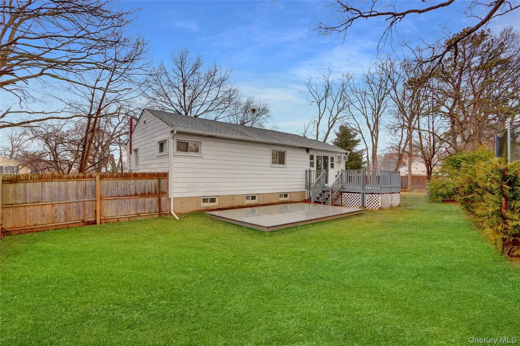 21 Chimney Lane Bay Shore NY 11706
