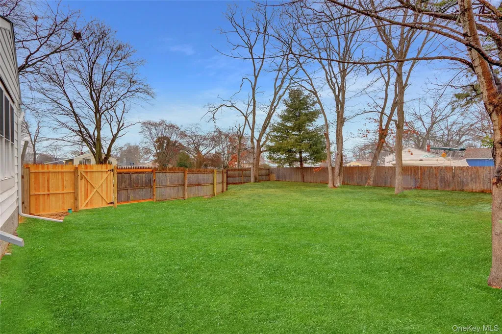21 Chimney Lane Bay Shore NY 11706