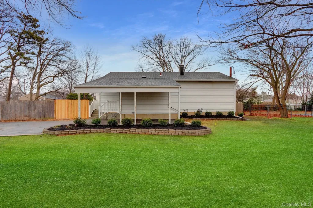 21 Chimney Lane Bay Shore NY 11706