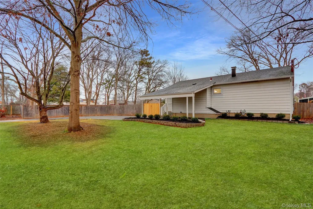 21 Chimney Lane Bay Shore NY 11706