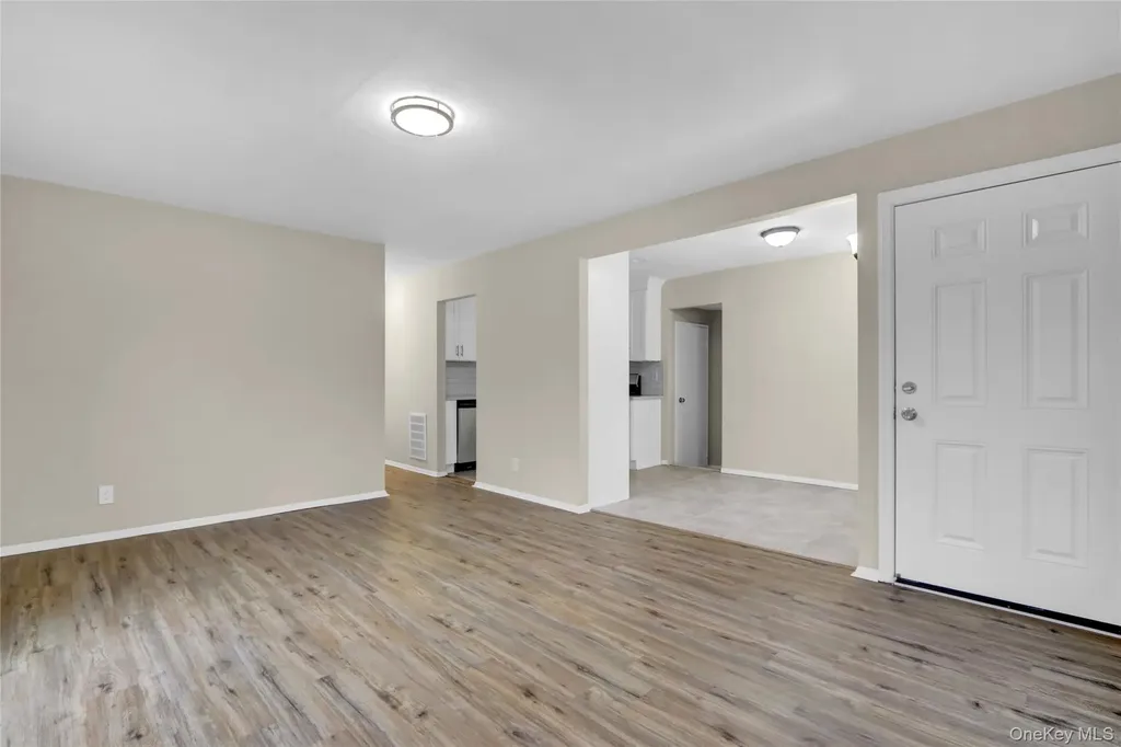21 Chimney Lane Bay Shore NY 11706