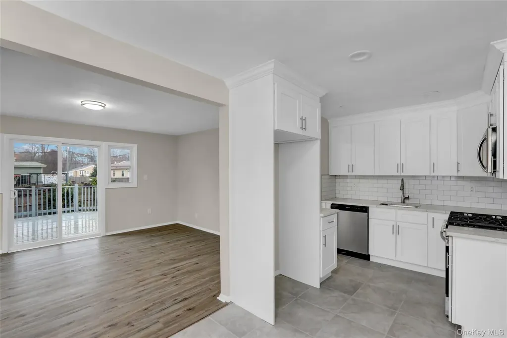 21 Chimney Lane Bay Shore NY 11706