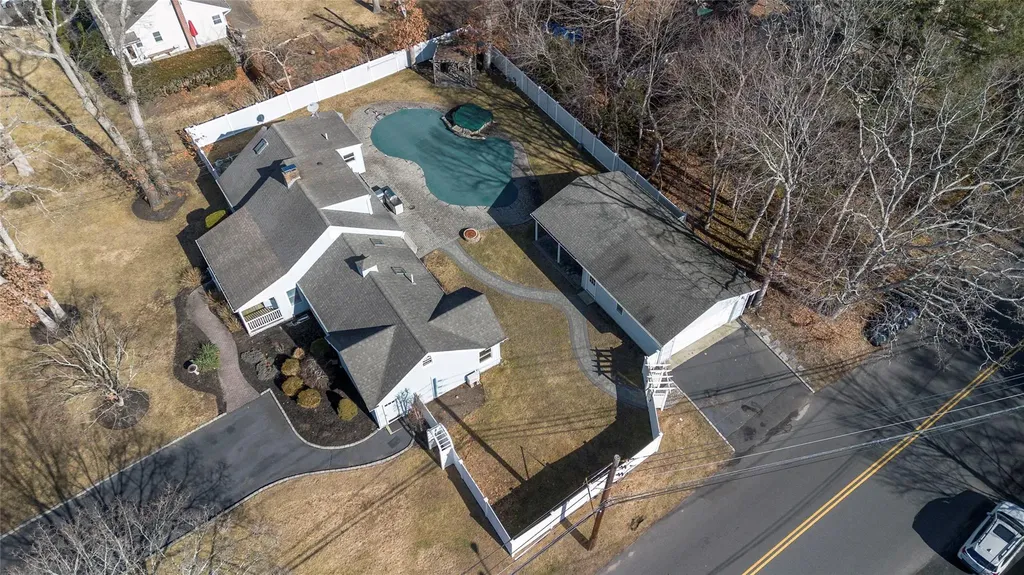62 Eatondale Avenue Brookhaven NY 11715