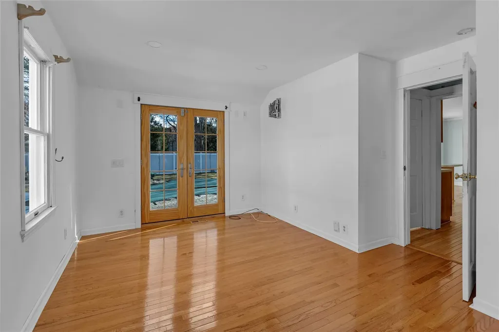 62 Eatondale Avenue Blue Point NY 11715