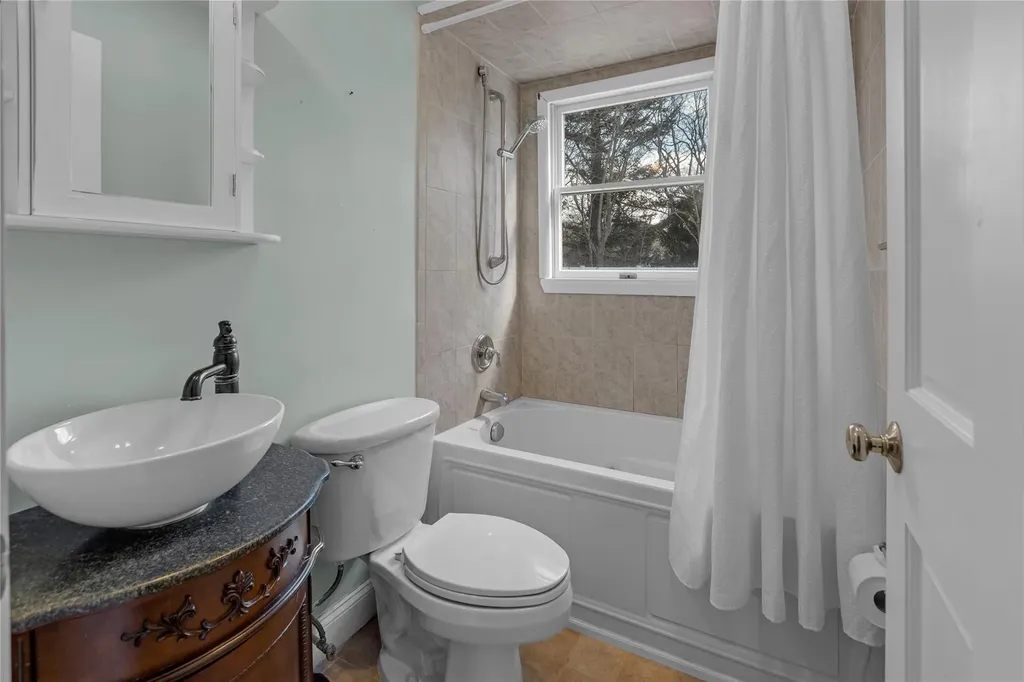 62 Eatondale Avenue Blue Point NY 11715