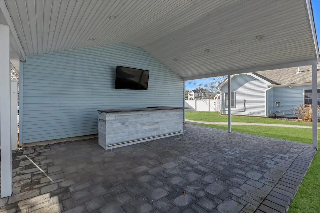 62 Eatondale Avenue Blue Point NY 11715