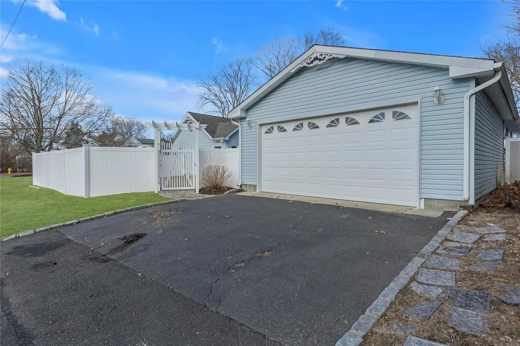 62 Eatondale Avenue Blue Point NY 11715