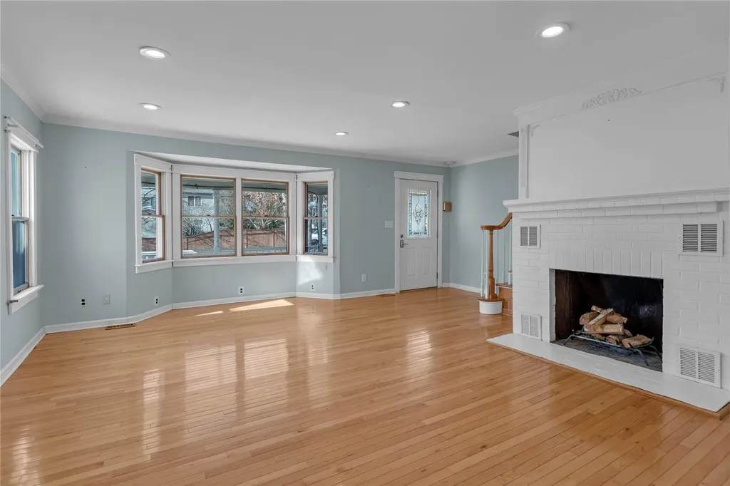 62 Eatondale Avenue Blue Point NY 11715