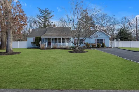 62 Eatondale Avenue Blue Point NY 11715