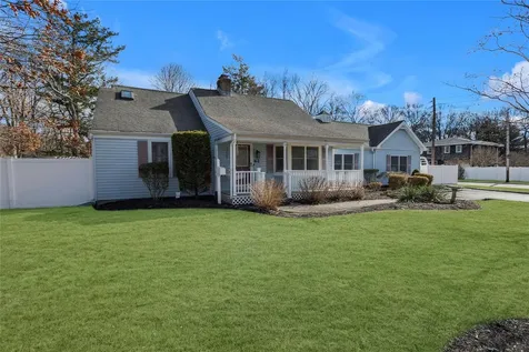 62 Eatondale Avenue Blue Point NY 11715