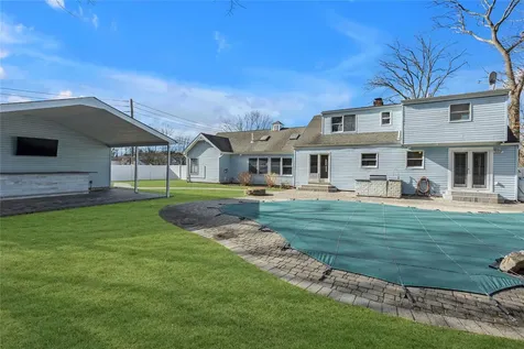 62 Eatondale Avenue Blue Point NY 11715