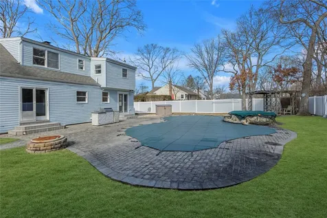 62 Eatondale Avenue Blue Point NY 11715