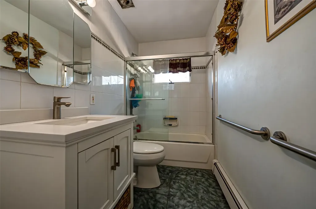 888 Pine Avenue West Islip NY 11795